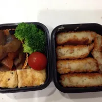 Snapdishの料理写真:今日のお弁当。揚げるだけの冷凍コロッケ、煮物、卵焼き、ブロッコリー。北海道ジャガイモで作った市販の冷凍コロッケが思いの外、美味しい。|栗エッティさん