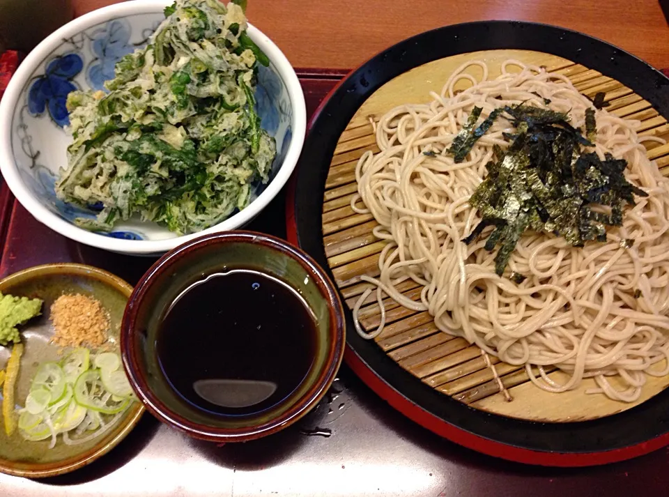 Snapdishの料理写真:立食いそば手帳 名店120［首都圏編】文殊（馬喰横山）ざるそば  春菊天|ゆうじ.さん