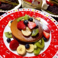 Snapdishの料理写真:スイーツ粉で春休みパンケーキ🍓