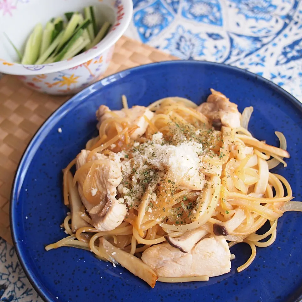 Snapdishの料理写真:ダイエットごはん 鶏とエリンギのバター醤油パスタ 昼ごはん|shizuhoさん