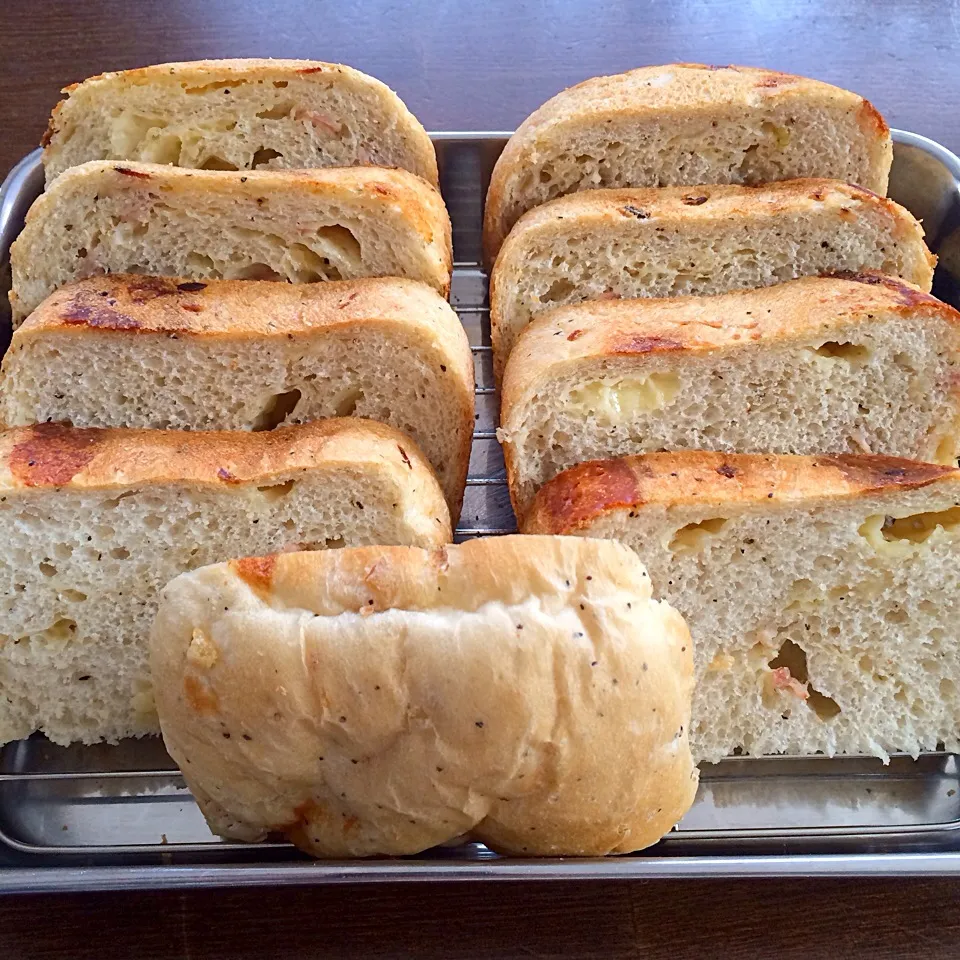 ペッパーオニオンベーコンチーズ食パン🍞〜我が家で大人気のお惣菜パン〜HBで|ゆうみん（4人の母ちゃん）さん