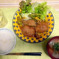 Snapdishの料理写真:煮込みハンバーグ|まりさん