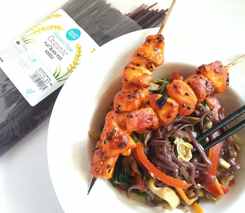 Snapdishの料理写真:Black rice noodles stirfry with gochujang grilled chicken skewers|coxiella24さん