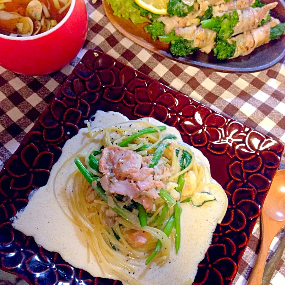 ほうれん草とサーモンのパスタ、菜の花お肉巻き、こだまのお汁|tel meさん