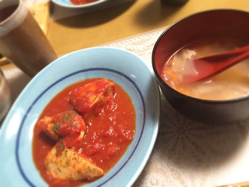 Snapdishの料理写真:チキンのトマト煮&コロコロ野菜のコンソメスープ|eri*さん