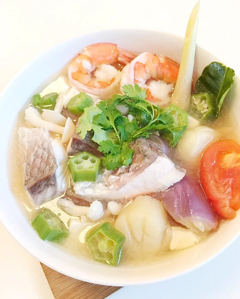 Clear tom yum seafood soup|12Dragonさん