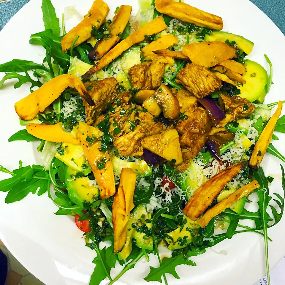 Snapdishの料理写真:Sweet Potato and Fajita chicken Salad on a bed of rocket with onions and thin curls of cucumber alongside thin slices of avocado with a Corriander and Balsamic |Harriet Pritchardさん