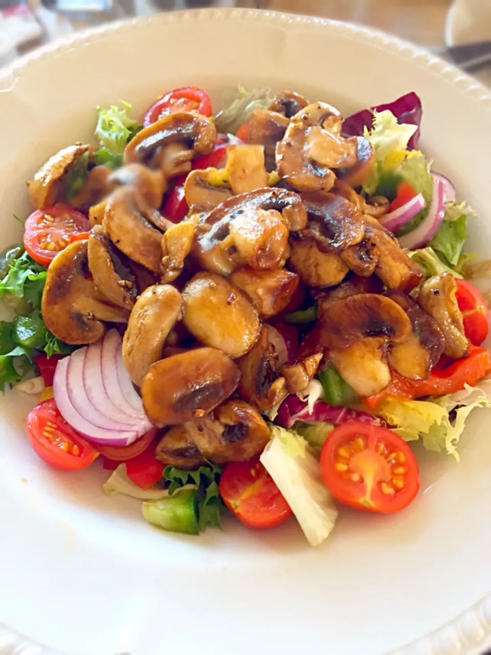 Snapdishの料理写真:Balsamic Mushroom Salad|Harriet Pritchardさん