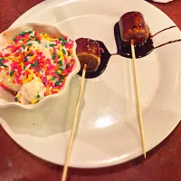 Chocolate chip ice cream with sprinkles & chocolate covered marshmallows|lay changさん