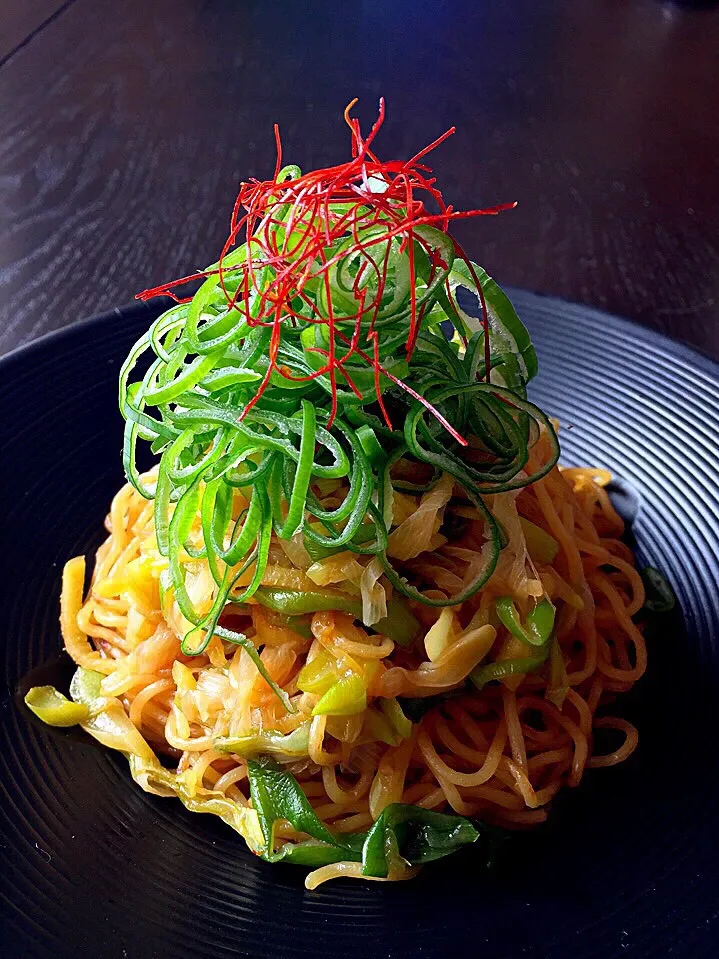 Snapdishの料理写真:⭐️ペコちゃんさんのネギとショウガだけの焼きそば|よっちぃさん