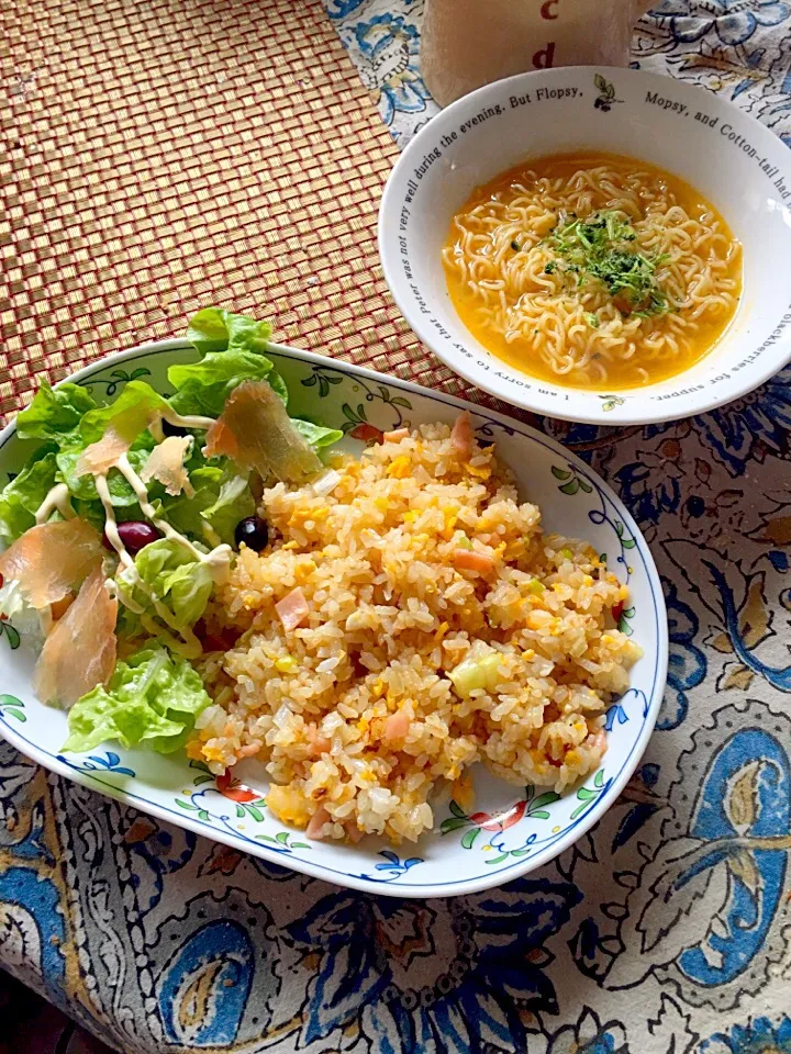 ランチ
チャーハン&コリアンダーヌードル|マチェーテさん