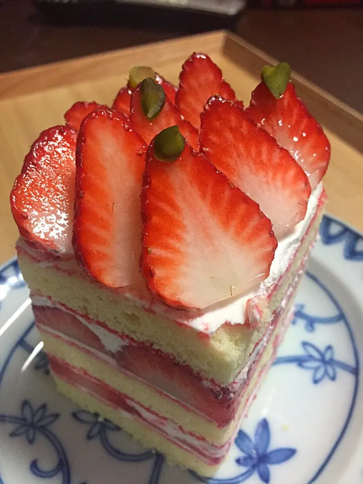 御影「高杉」の苺ショートケーキ|ごはんできたよ〜さん