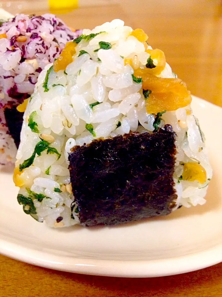 広島菜と壺漬けのおむすび🍙旨旨〜😋食べ過ぎに注意👷|まいりさん