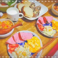 Snapdishの料理写真:休日の晩ごはん🍅🍳🍞|夕暮れなさん