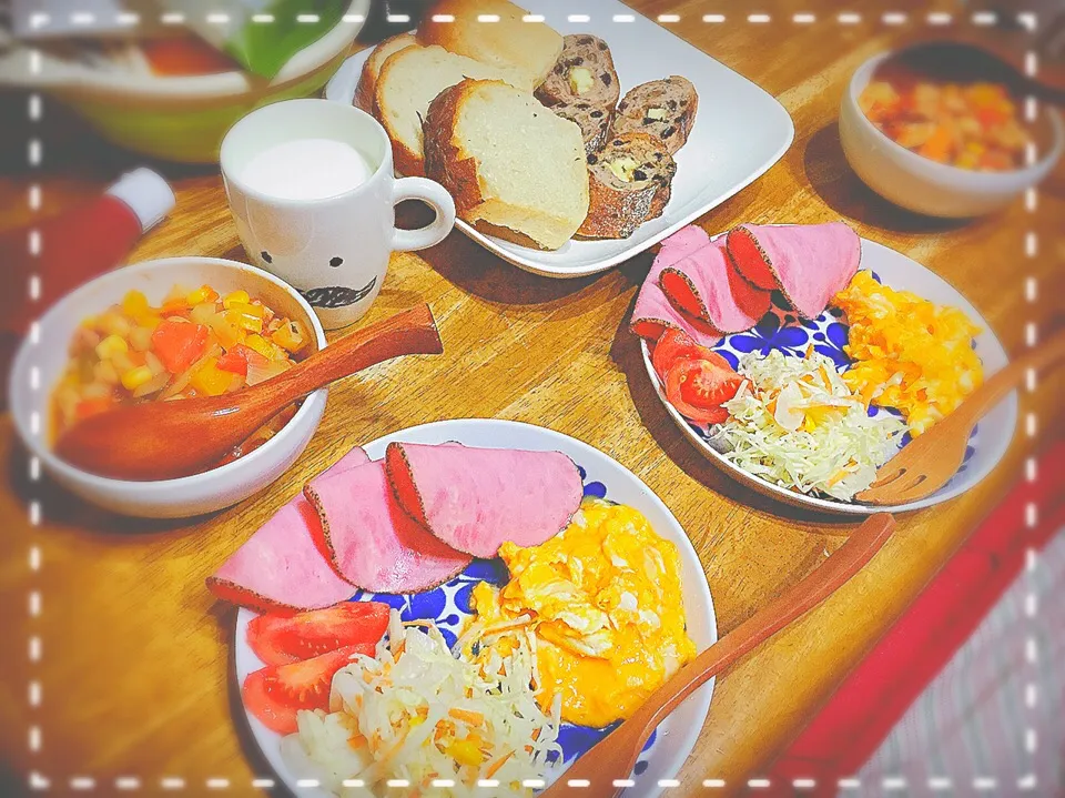 Snapdishの料理写真:休日の晩ごはん🍅🍳🍞|夕暮れなさん