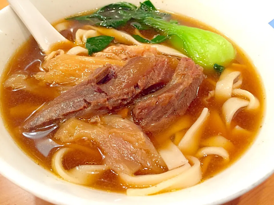 Beef tendon & beef noodles in soup|Sky Blueさん