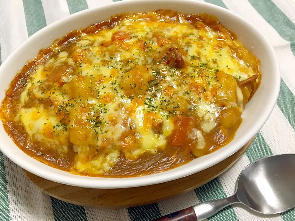 昨日のカレーをリメイク♫チーズカレードリア💙|acoyaさん