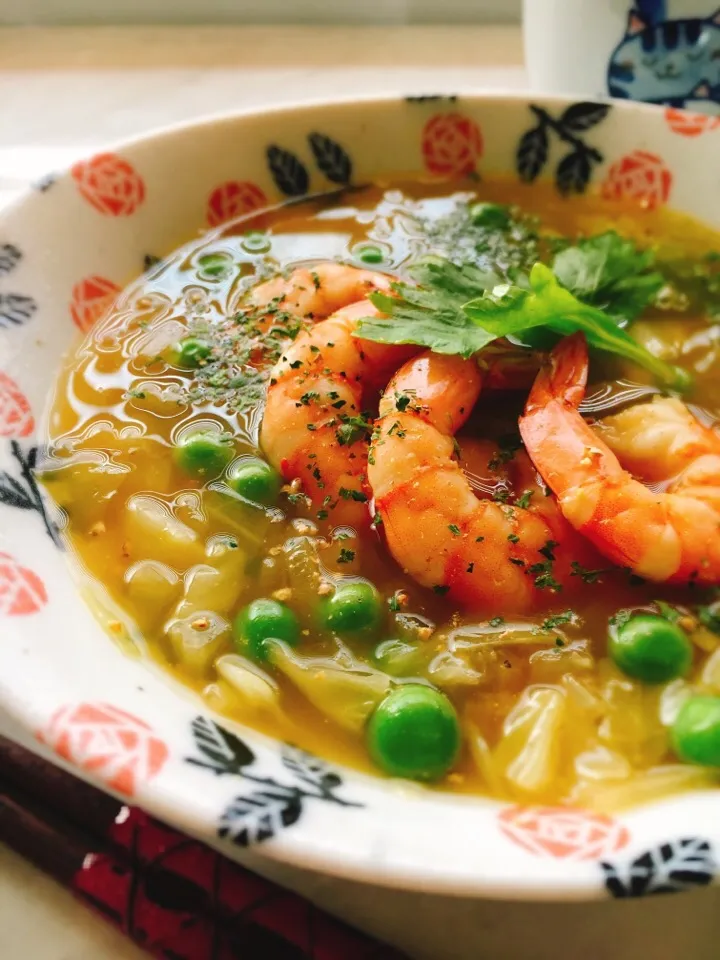 海老殻でとった出汁で。
海老とグリーンピースのサフランスープ。|Misuzu(@misumisu0722 )さん
