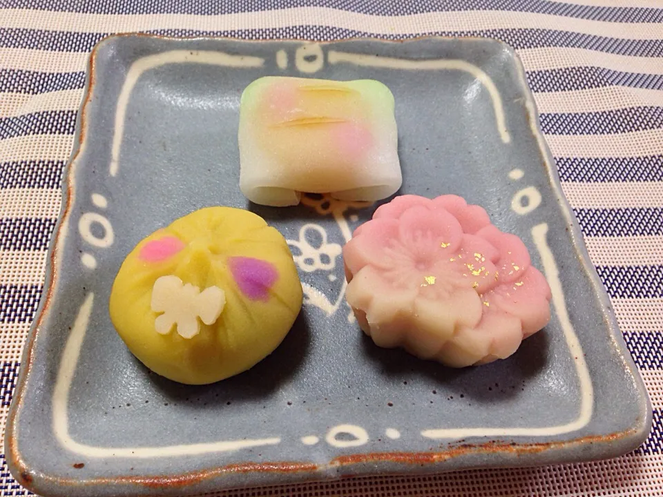 Snapdishの料理写真:上生菓子
春がすみ    野あそび    桜花|ちゃみこさん