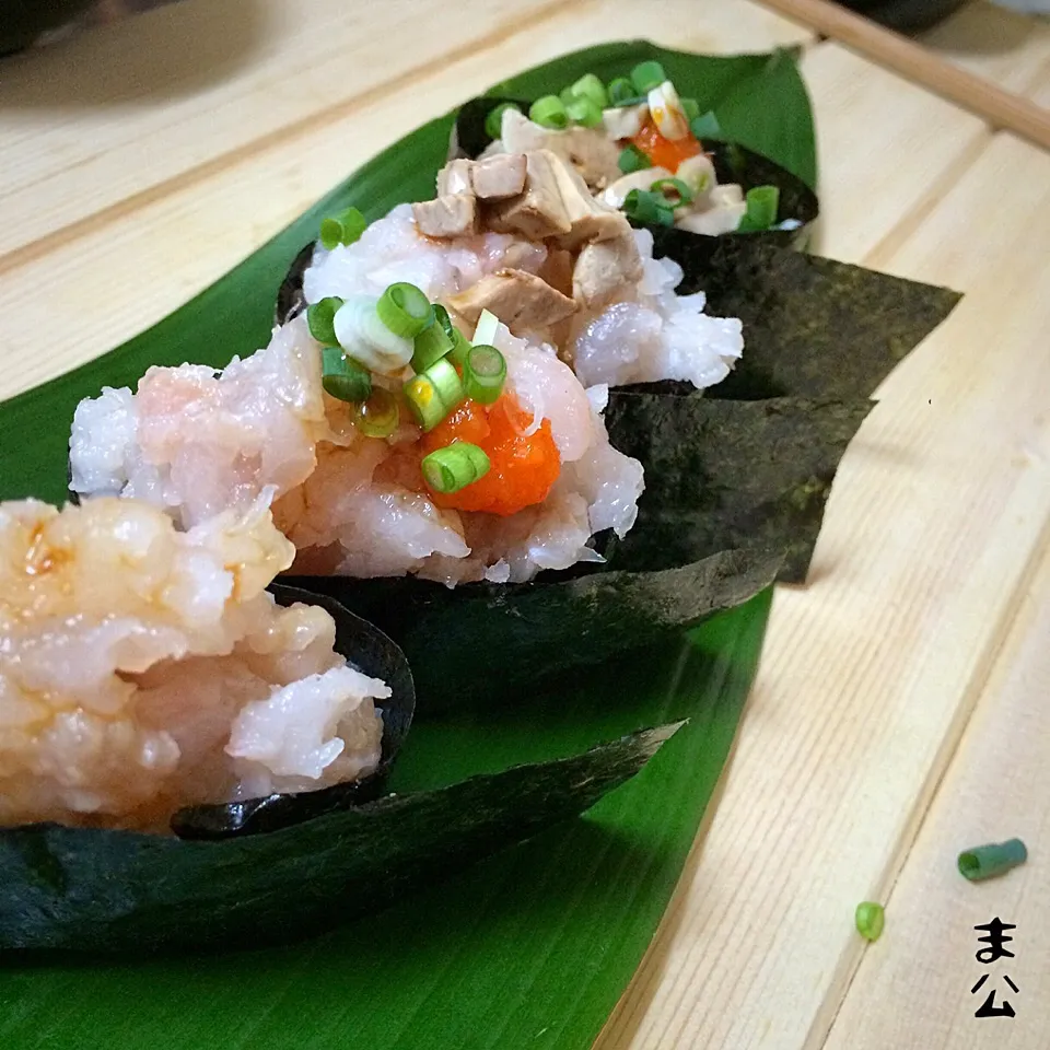 Snapdishの料理写真:相模湾 釣 スミヤキ軍艦 四種|まる(丸大豆)さん