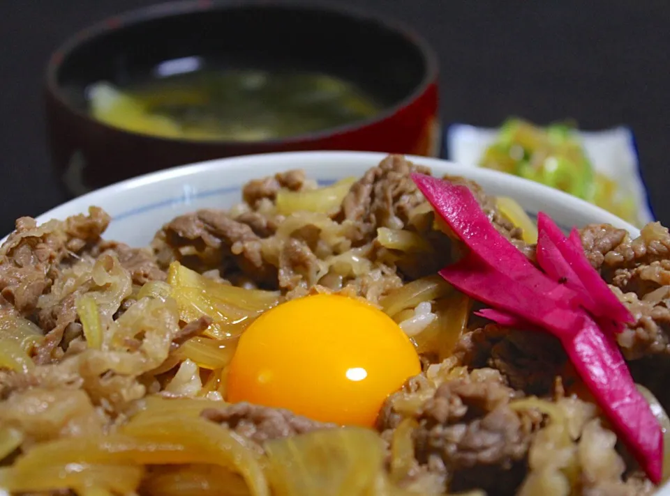 Snapdishの料理写真:牛丼  中華クラゲ  味噌汁|Hiroshi  Kimuraさん