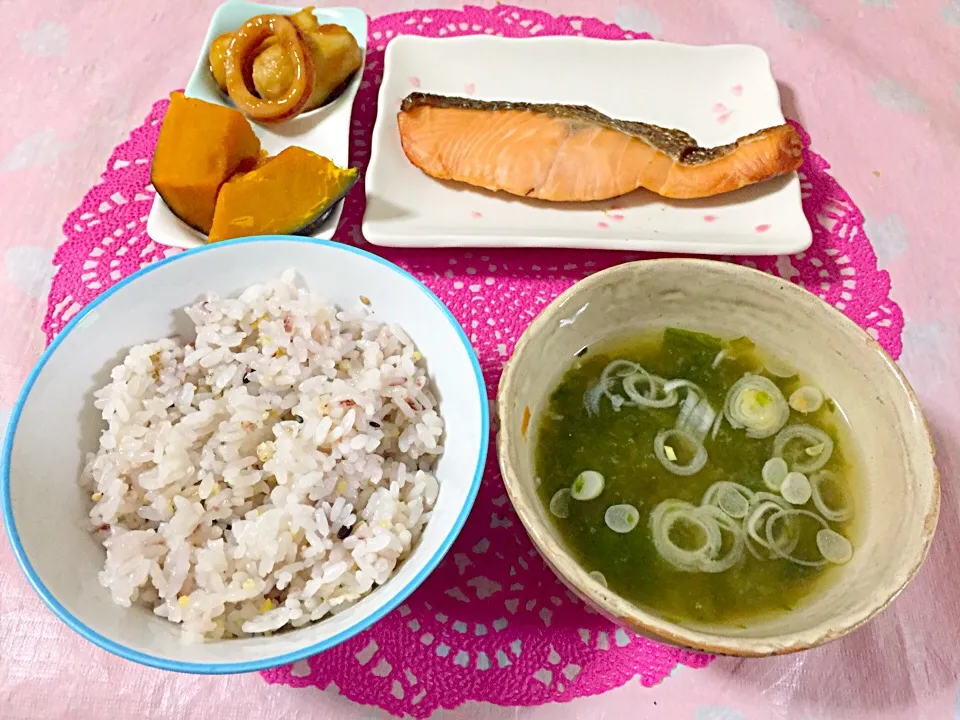 🌺シャケの塩焼き
🌺カボチャ煮
🌺里芋とイカ煮
🌺あおさの味噌汁|Kii mamaさん