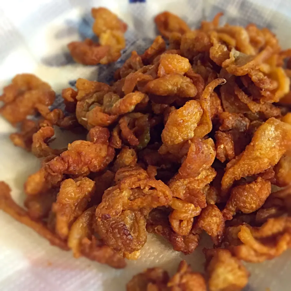 ビールがとまらん‼︎鶏皮パリパリ✨|りこでりこさん