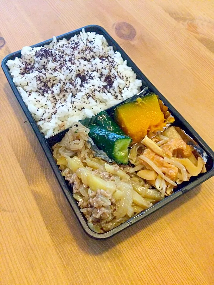 Snapdishの料理写真:ジャガイモと挽肉の甘辛煮弁当🍱|meyou..さん