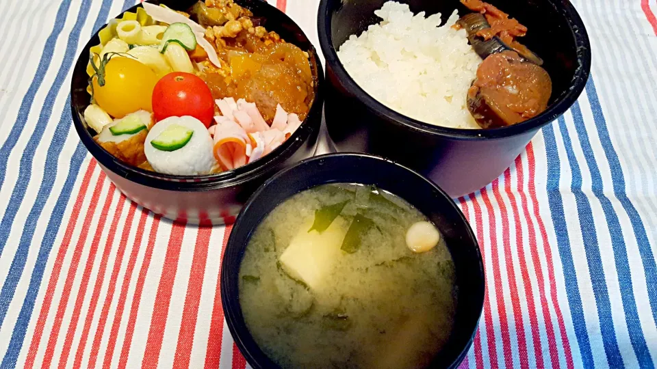 お弁当。酢豚と麻婆茄子とマカロニサラダとお味噌汁。|エリカさん