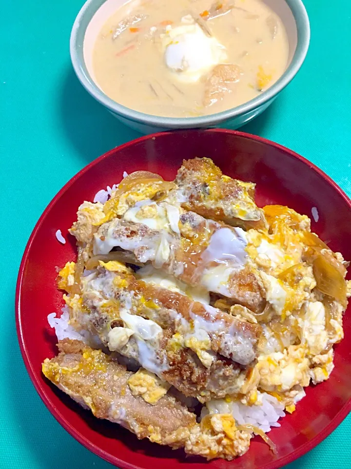 今日は大好きな「カツ丼」と
冷凍玉子入りかす汁|takamuraさん