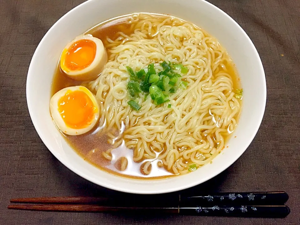 Snapdishの料理写真:インスタントラーメンに手作り味付け卵♡|Kiyoka♡さん