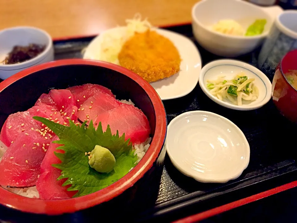 マグロ丼と牛肉コロッケ|こさん