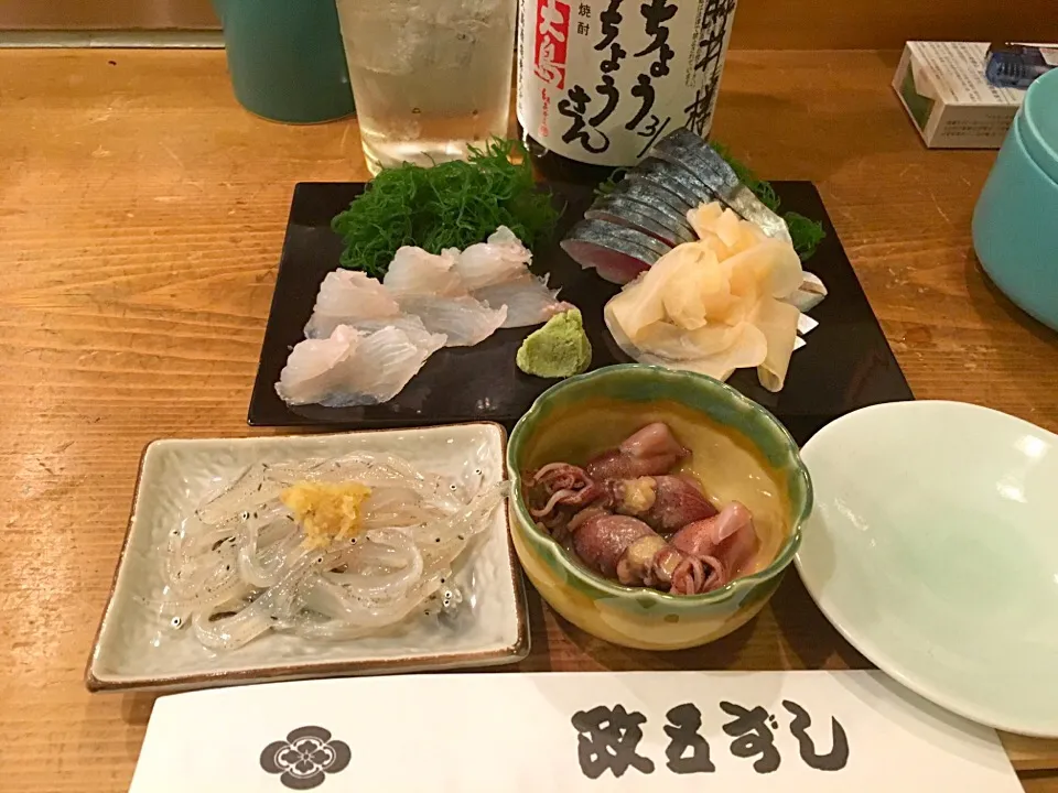 シメサバ・ヒラメ刺
ホタルイカ酢味噌
白魚|藤井裕之さん