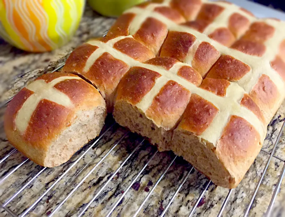 イースター に食べる伝統のパン/traditional hot crossed buns.|Dong Mei Linさん