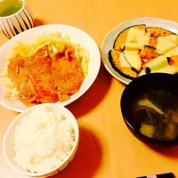 Snapdishの料理写真:豚肉の生姜焼き
かぼちゃのチーズのせ
ご飯 味噌汁