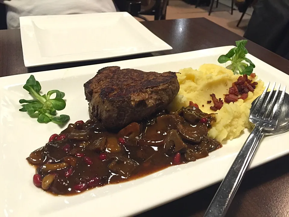 Tenderloin steaks|Yoku kuu kyaku daさん