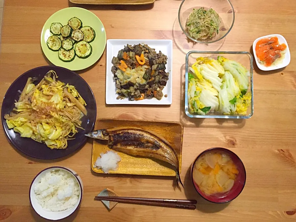 さんま塩焼き、きのことキャベツのバタポン炒め、茄子とひき肉チーズ焼き、大根と人参のお味噌汁|Daisuke Kasaharaさん