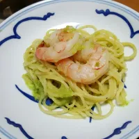 Snapdishの料理写真:spaghetti with mashed zucchini and prawns|Li Jiaoさん