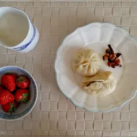 Snapdishの料理写真:Breakfast: buns, soy beans, strawberry, soymilk.