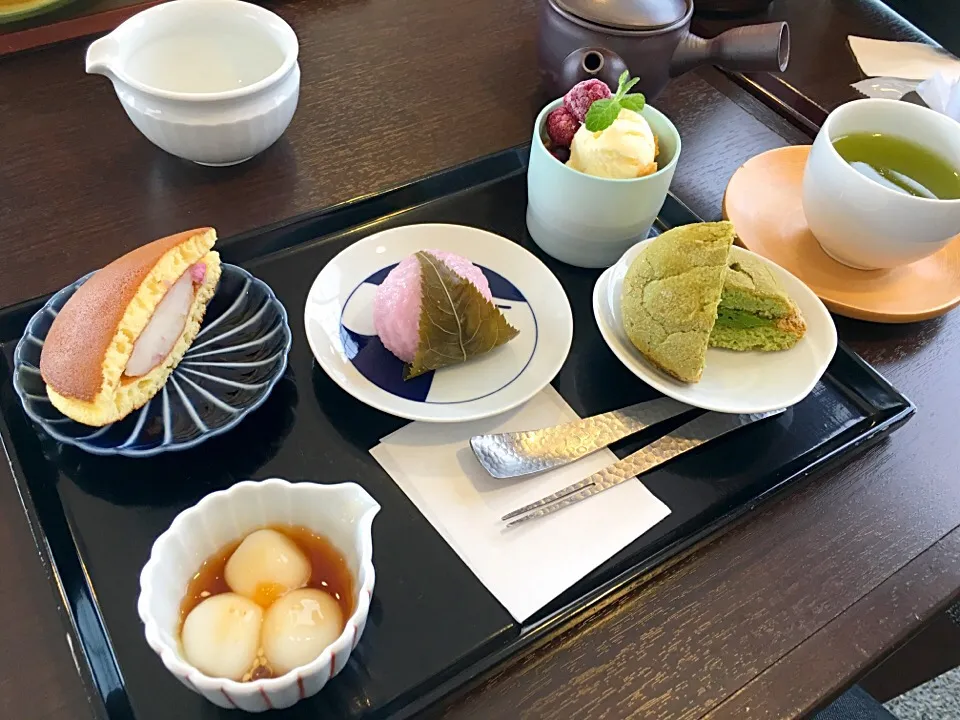 Snapdishの料理写真:彩り豆皿スイーツ|ぐーぐーCobeさん