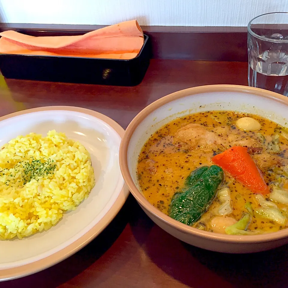 チキンカレー辛さ3番ご飯普通盛り😋|ちーねーさん