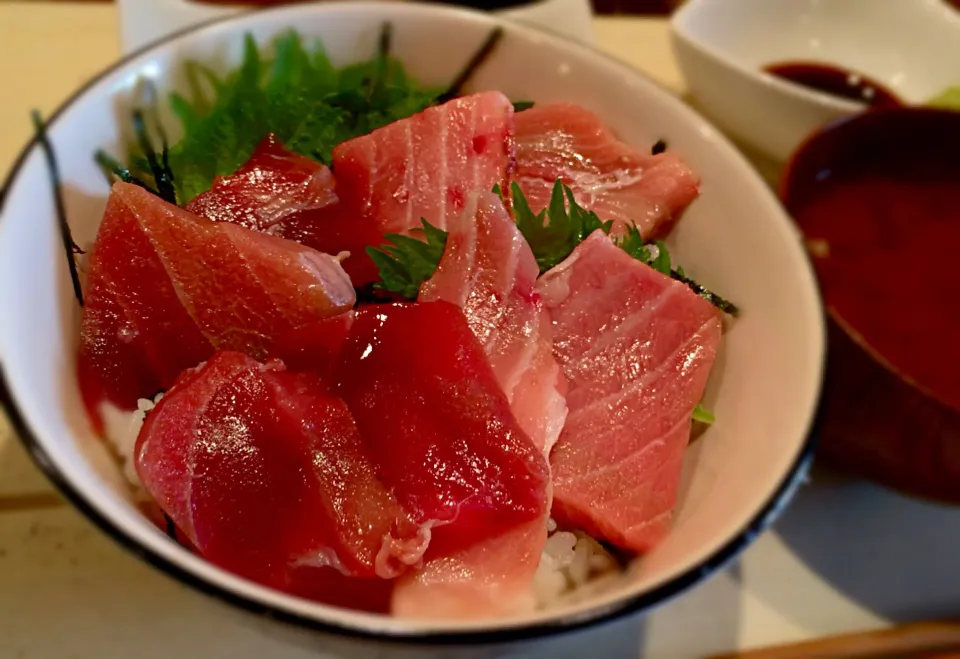 マグロガレージ／京都伏見

本マグロ丼|Hiro Yanさん