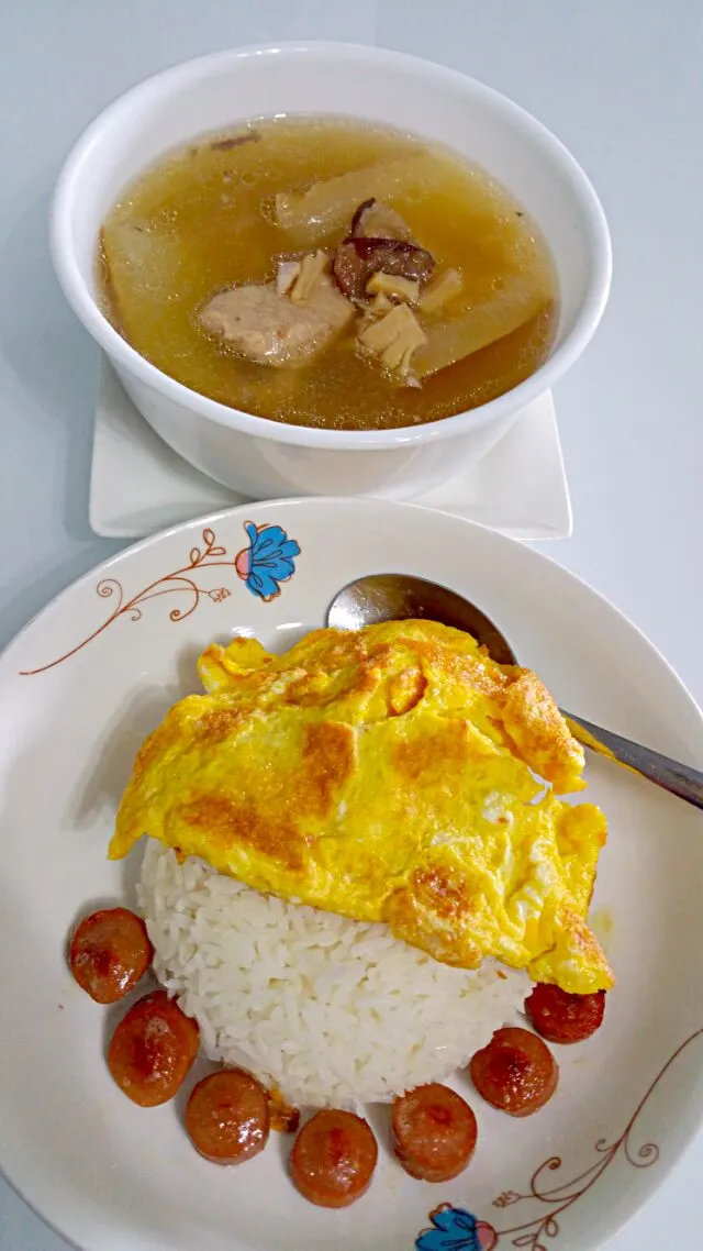 Simple Lunch Today 
Old cucumber Pork RIB soup with Omelette|🌷lynnlicious🌷さん