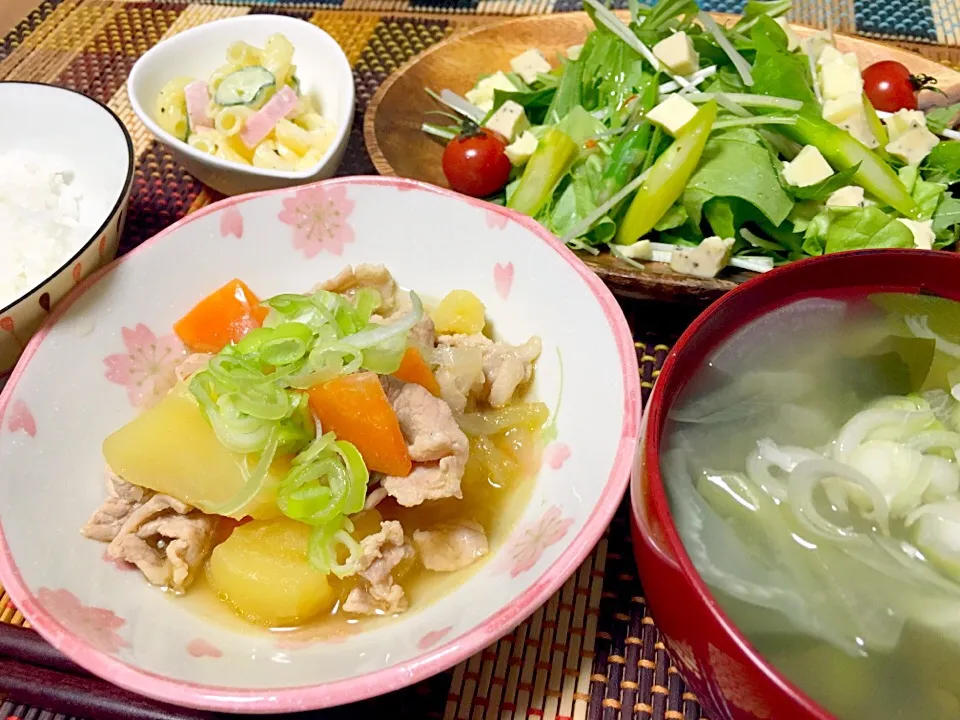 ♡体調回復！野菜中心の夜ご飯〜肉じゃが、アスパラチーズサラダ、マカロニサラダ、具沢山味噌汁〜♡|miyuさん