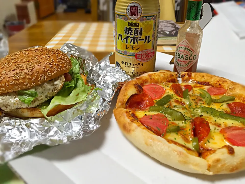 Snapdishの料理写真:尼崎バーガー🍔&ミックスピザ🍕|Kojiさん