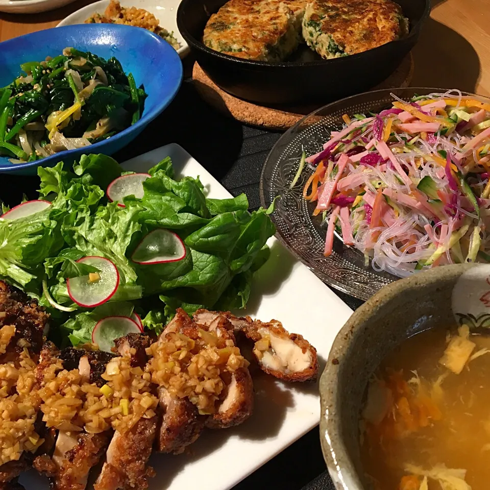 晩ごはん🍽
油淋鶏
春雨サラダ
ほうれん草とザーサイナムル
チヂミ
スープ|ba.a.ba_キッチンさん