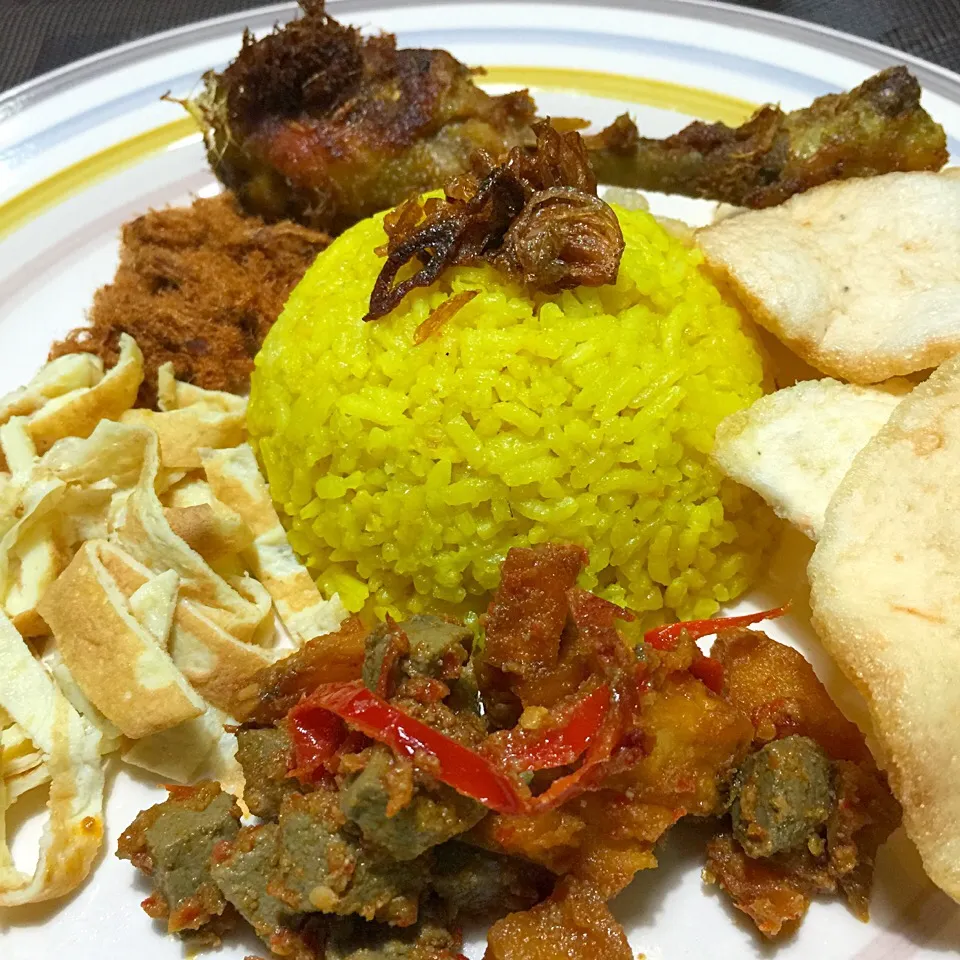 Snapdishの料理写真:Nasi Kuning or Indonesian Yellow Rice|anita aviantyさん