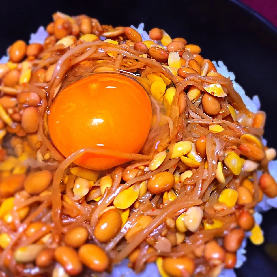 いつかの朝メシ『豆もやし納豆丼』|ち〜おんさん