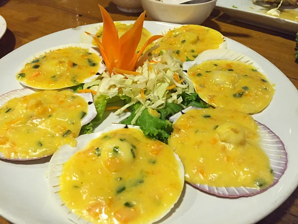 Snapdishの料理写真:Cheese & Egg Yolk Baked Scallop|Queenさん