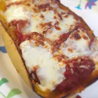 Snapdishの料理写真:My first ever spaghetti squash with homemade sauce and fresh mozzarella!|Ange Craft Blairさん